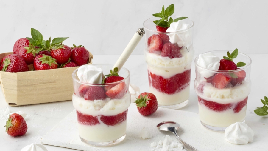 Glace fraises & meringue au lait battu Balade