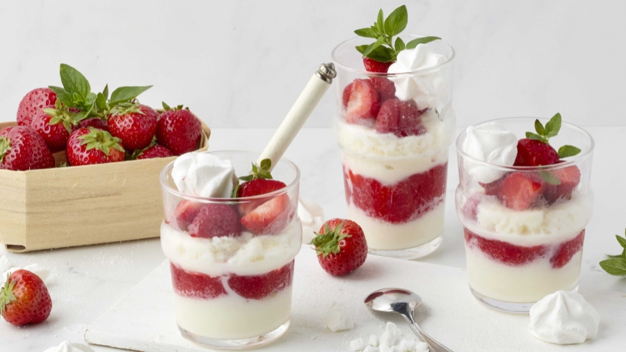 Glace fraises & meringue au lait battu Balade